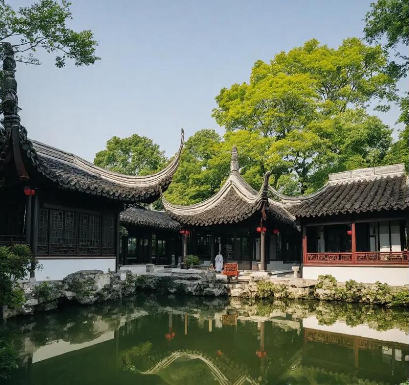 珲春含蕾土建有限公司